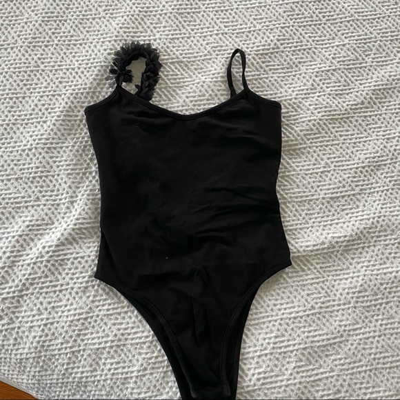 Black Floral Accent Body - Picture 7 of 8